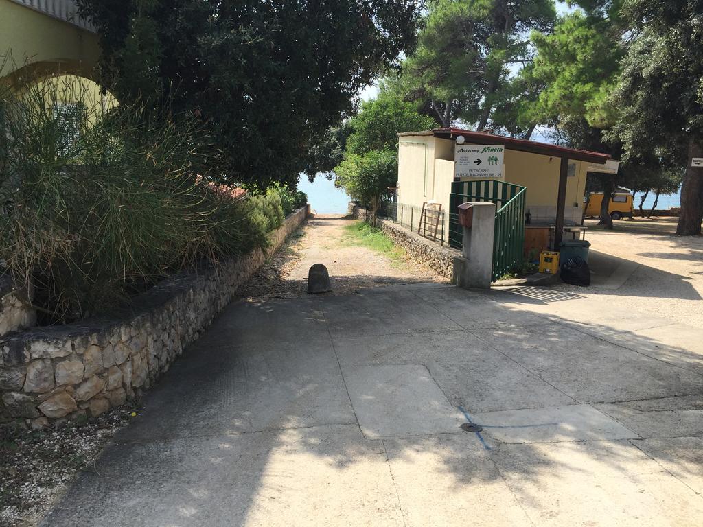 Ana'S Apartments Petrcane Εξωτερικό φωτογραφία